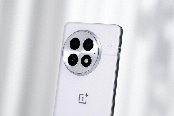 一加最全能的旗舰机一加13 国补后3799元就能带回家