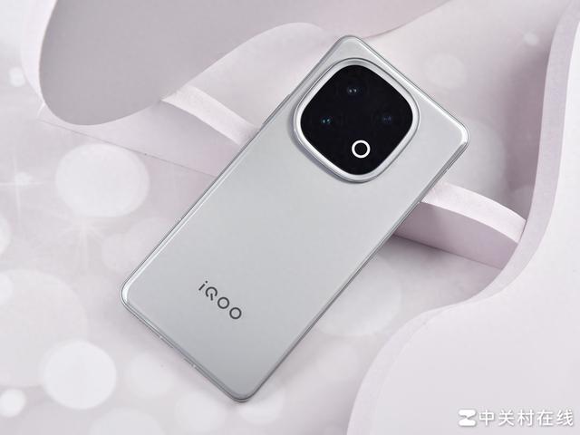 突破同质化，2024手机上那些令人眼前一亮的独特设计