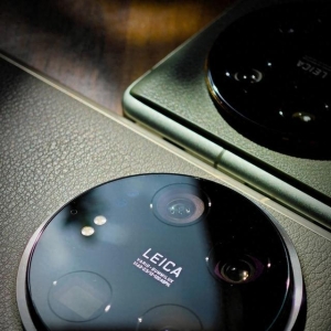 安卓首款双卫星旗舰！小米15 Ultra重240克遭吐槽买手机送哑铃？