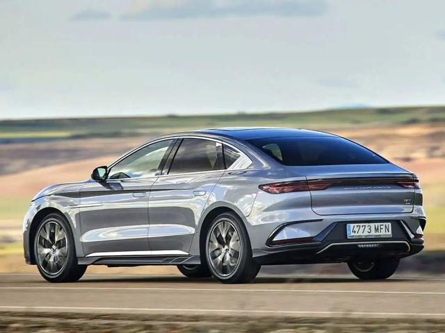 盘点2024年十大畅销新能源车：特斯拉 Model Y第一，比亚迪“大包大揽”