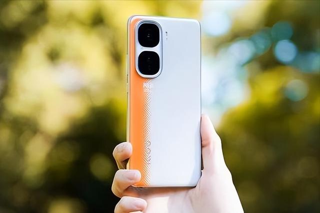 预算2000元左右，3款“骁龙 8Gen 3+地板价”手机，一步到位用六年