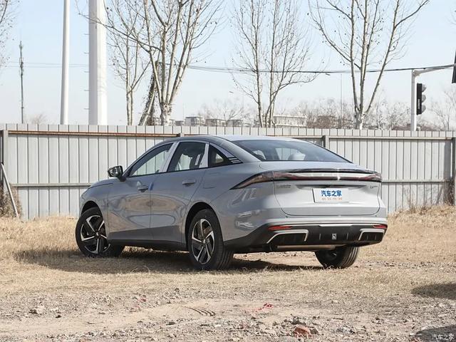 银河L6 7.98万起！10万家用车来新车，比亚迪秦PLUS DM-i怕不怕？