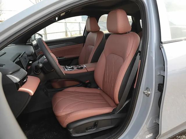 银河L6 7.98万起！10万家用车来新车，比亚迪秦PLUS DM-i怕不怕？