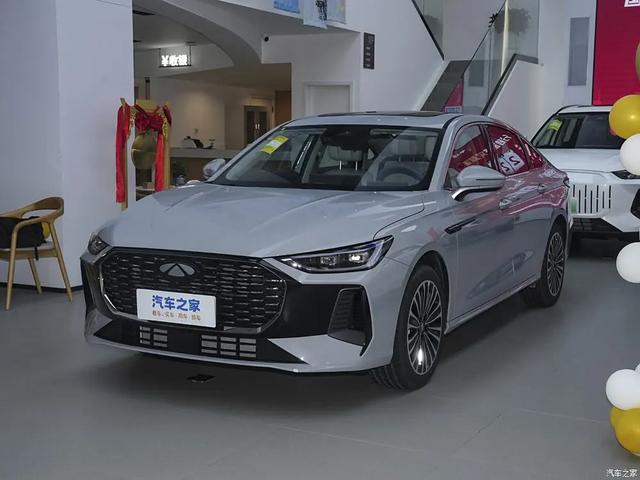 银河L6 7.98万起！10万家用车来新车，比亚迪秦PLUS DM-i怕不怕？