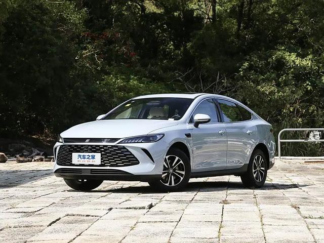 银河L6 7.98万起！10万家用车来新车，比亚迪秦PLUS DM-i怕不怕？