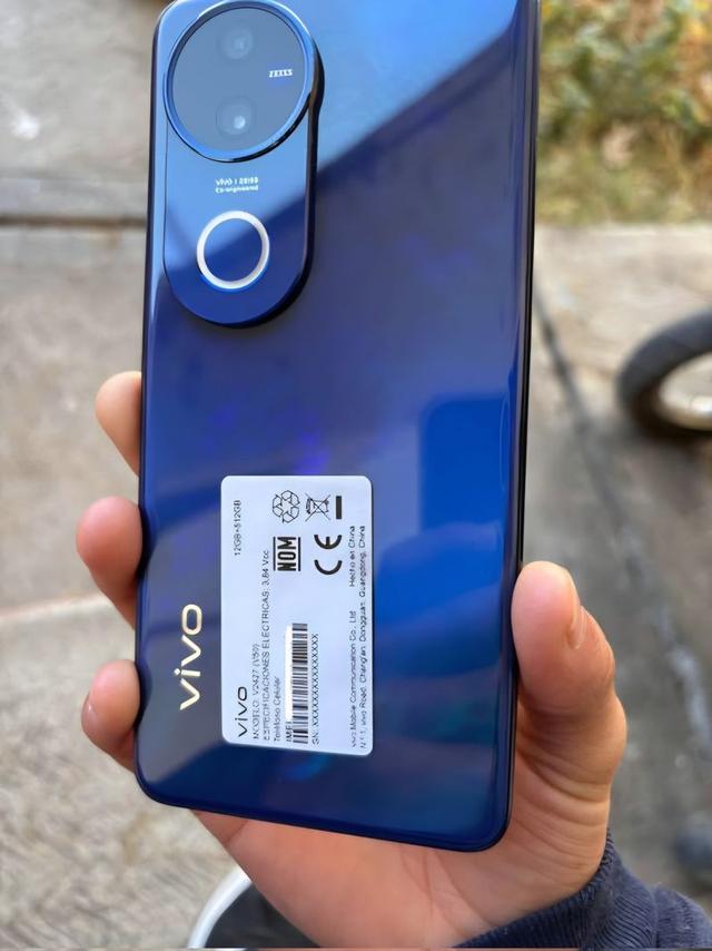 蓝色版本vivo V50 5G手机真机照片曝光