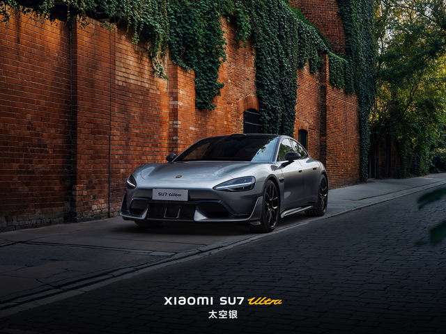 保时捷恭喜小米汽车新圈速，SU7 Ultra太空银公布