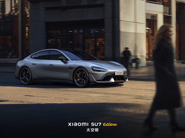 保时捷恭喜小米汽车新圈速，SU7 Ultra太空银公布