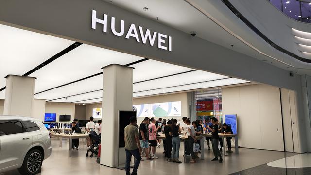 麒麟9020+红枫影像，华为8499元的新机，成为1月份最受欢迎的手机