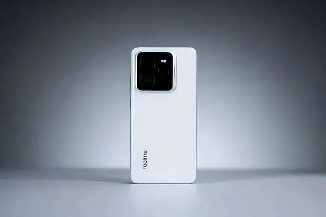 手机不用买太贵，4款热度高、性价比“俱佳”的手机