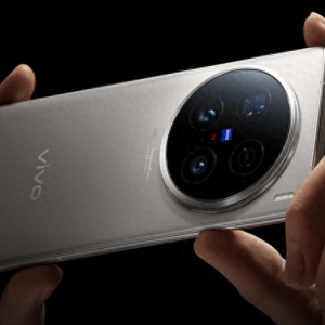 2025手机屏幕开卷：国产屏大战三星屏 华米OV如何站队？