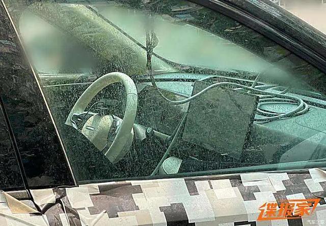 哈弗枭龙MAX 闪钻尾灯悬浮车顶，“丁达尔之光”点阵大灯，心动了