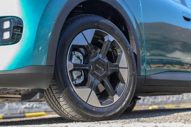 埃安UT 比速腾轴距长！比BYD海豚大一圈！全球车型8万多！要卖爆？