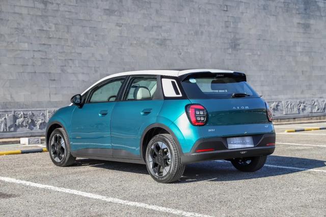 埃安UT 比速腾轴距长！比BYD海豚大一圈！全球车型8万多！要卖爆？