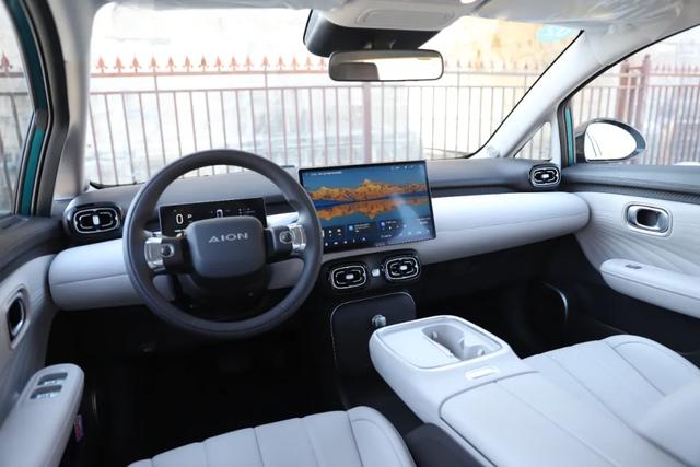 埃安UT 比速腾轴距长！比BYD海豚大一圈！全球车型8万多！要卖爆？