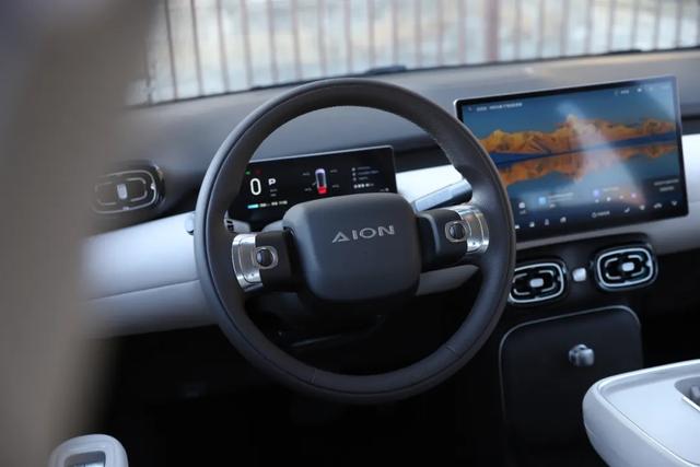 埃安UT 比速腾轴距长！比BYD海豚大一圈！全球车型8万多！要卖爆？