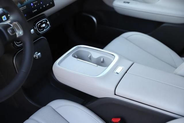 埃安UT 比速腾轴距长！比BYD海豚大一圈！全球车型8万多！要卖爆？