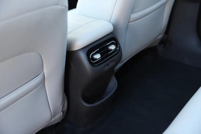 埃安UT 比速腾轴距长！比BYD海豚大一圈！全球车型8万多！要卖爆？