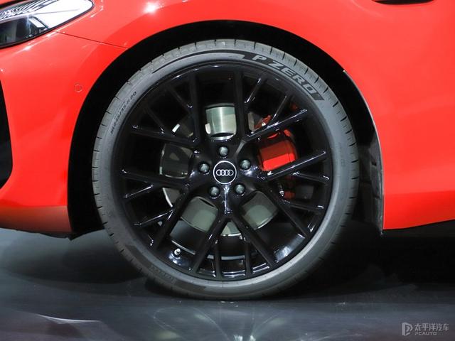 溜背外表/华为智驾 静态体验上汽奥迪A5L