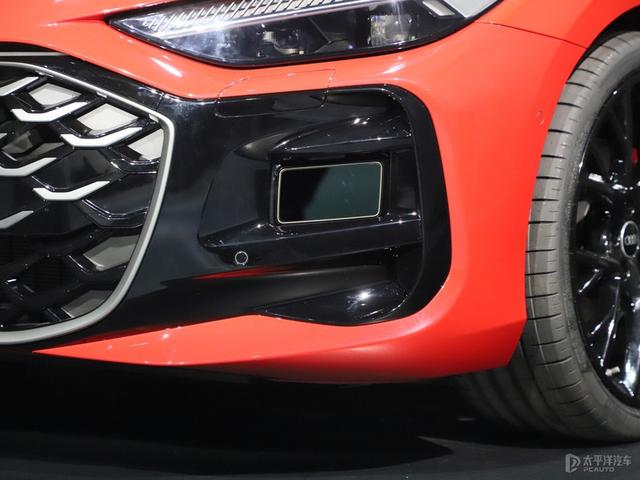 溜背外表/华为智驾 静态体验上汽奥迪A5L