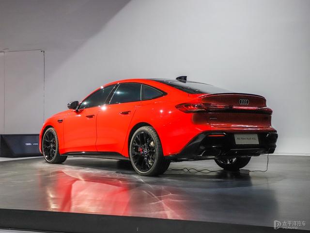 溜背外表/华为智驾 静态体验上汽奥迪A5L