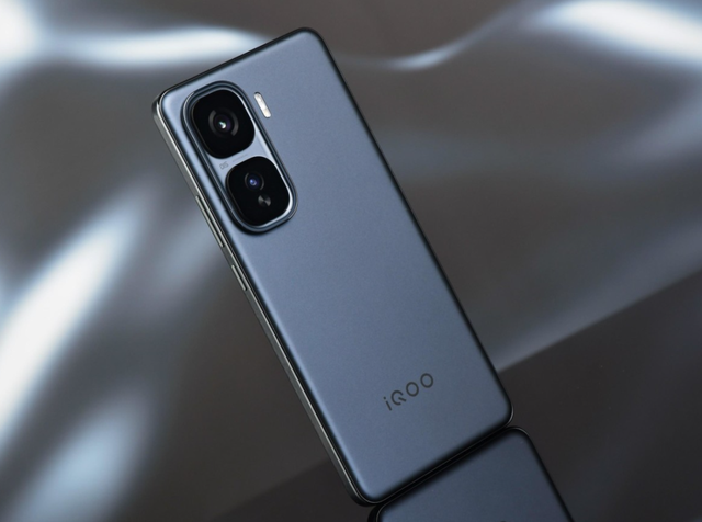 买对不买贵，2025年最值得入手的3款手机，几乎“零差评”