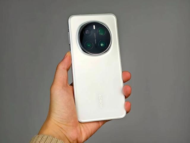 实测踩爆12款手机:这三款闭眼入不踩雷