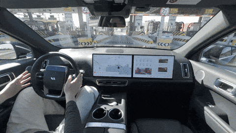 摊牌了，AI车神就是TA的艺名！理想汽车智驾实测