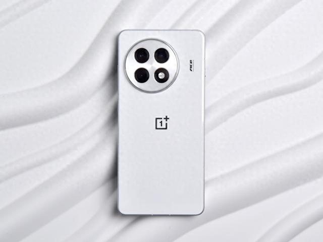 2025年数码博主私藏清单：四款「冷门但真香」的高能手机推荐