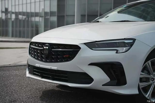 君威GS 2.0T+9AT，237马力，双边双出排气，选它还是选天籁？