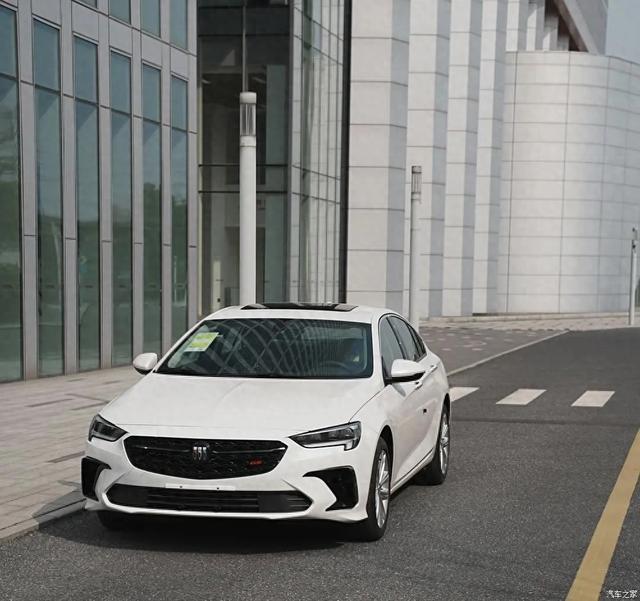 君威GS 2.0T+9AT，237马力，双边双出排气，选它还是选天籁？