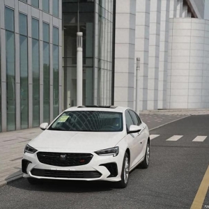 君威GS 2.0T+9AT，237马力，双边双出排气，选它还是选天籁？