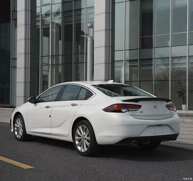 君威GS 2.0T+9AT，237马力，双边双出排气，选它还是选天籁？