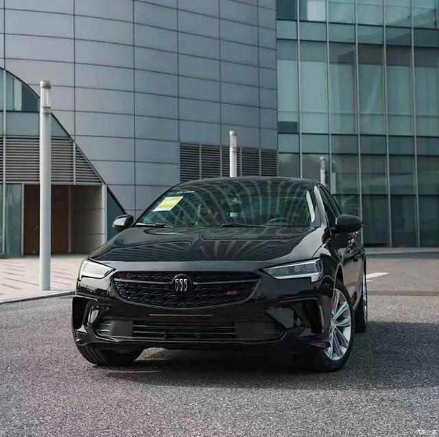 君威GS 2.0T+9AT，237马力，双边双出排气，选它还是选天籁？