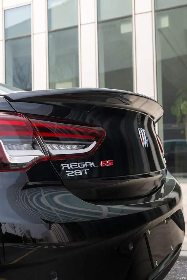 君威GS 2.0T+9AT，237马力，双边双出排气，选它还是选天籁？