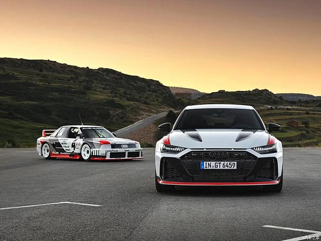 奥迪：只管踩油剩下交给quattro！4.0T大V8 优雅与“残暴”并存！