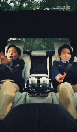 尊界V迈巴赫的对比测试，华为与奔驰围绕智能汽车展开激烈竞争