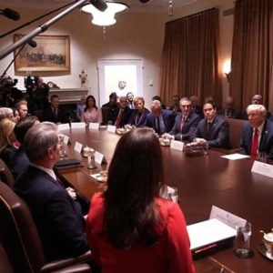 特朗普大举加征汽车关税，损人不利己