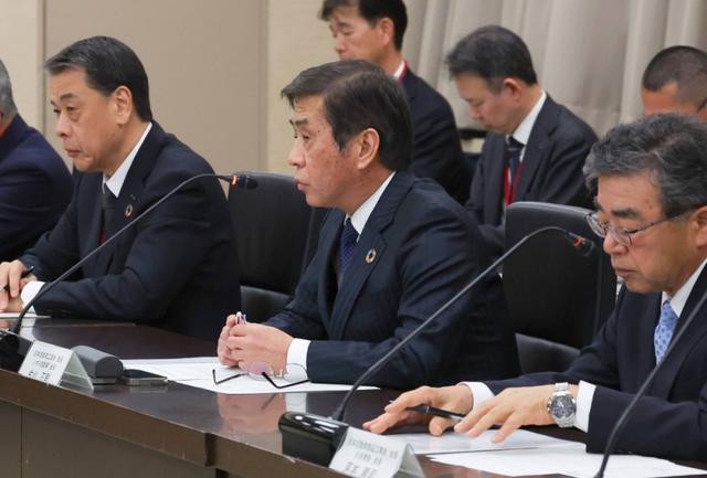 特朗普大举加征汽车关税，损人不利己