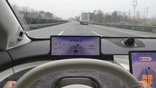 智驾普及对车主有啥好处？给你总结好了，别不信：保费都能更低