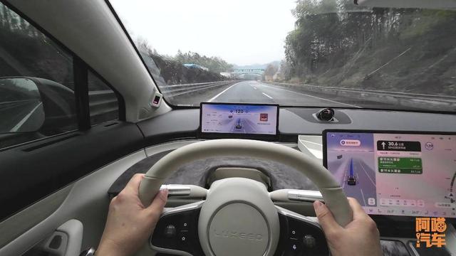 智驾普及对车主有啥好处？给你总结好了，别不信：保费都能更低