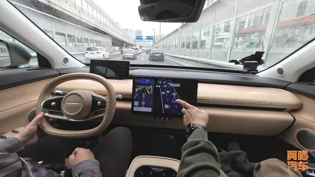 智驾普及对车主有啥好处？给你总结好了，别不信：保费都能更低