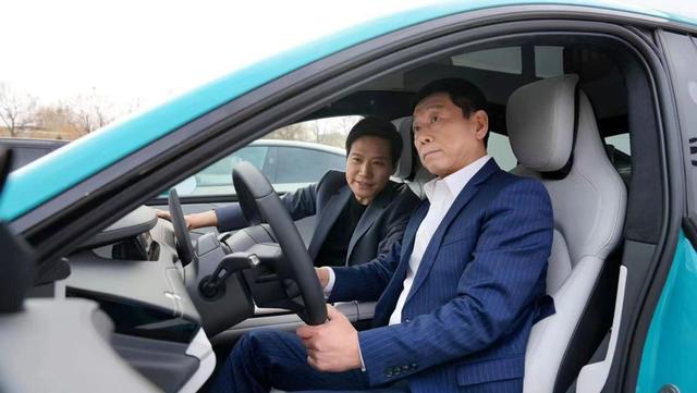 卖车话题成过去式，多车企推动自动驾驶上位，释放什么信号？