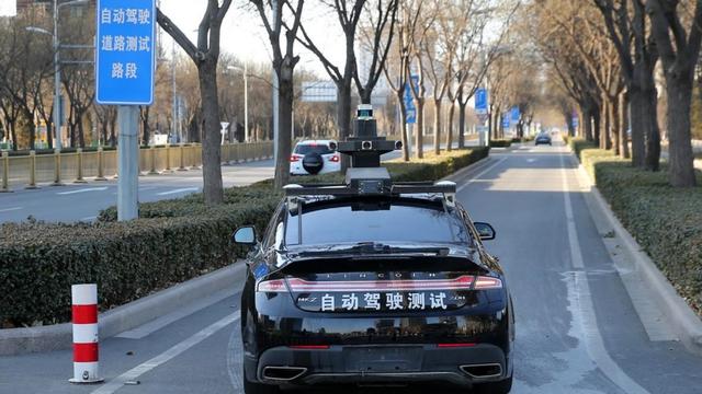 卖车话题成过去式，多车企推动自动驾驶上位，释放什么信号？