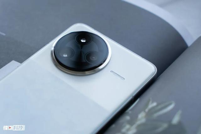 刚刚发布的512GB顶配手机，是来拆小米台的吧