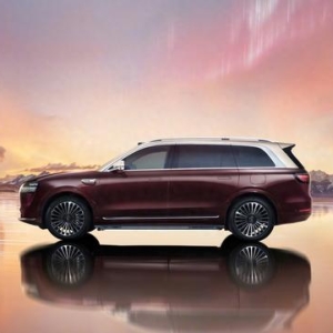 鸿蒙智行问界M9汽车2025款本月上市，“金瑞红”新色亮相