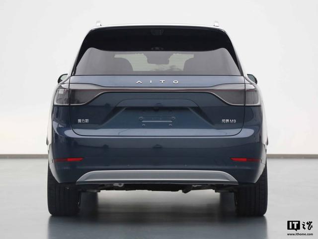 鸿蒙智行问界M9汽车2025款本月上市，“金瑞红”新色亮相