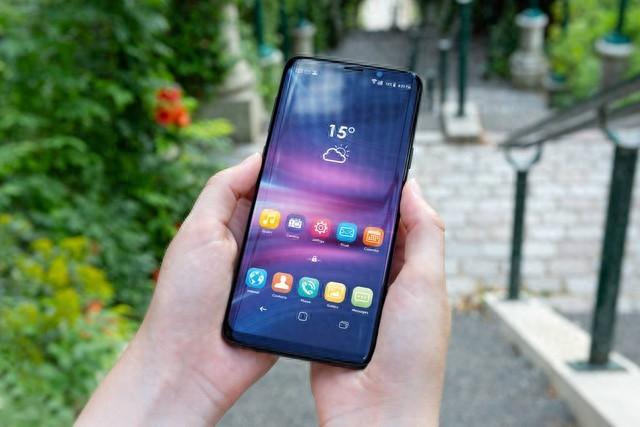 2025换手机别小气，这4款都是“旗舰手机”代表，轻松用3年不卡顿