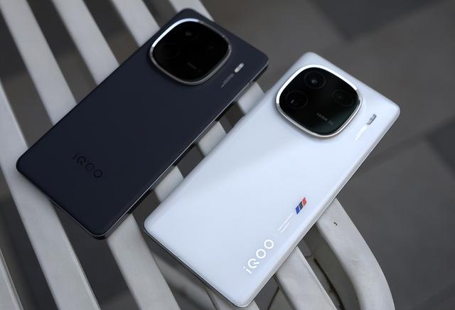 2025换手机别小气，这4款都是“旗舰手机”代表，轻松用3年不卡顿