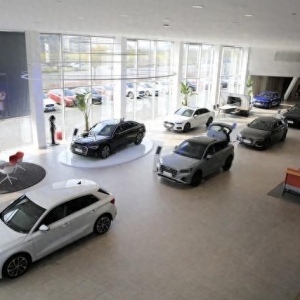 2025年汽车选购终极指南：燃油VS新能源，谁才是普通人的最优解？